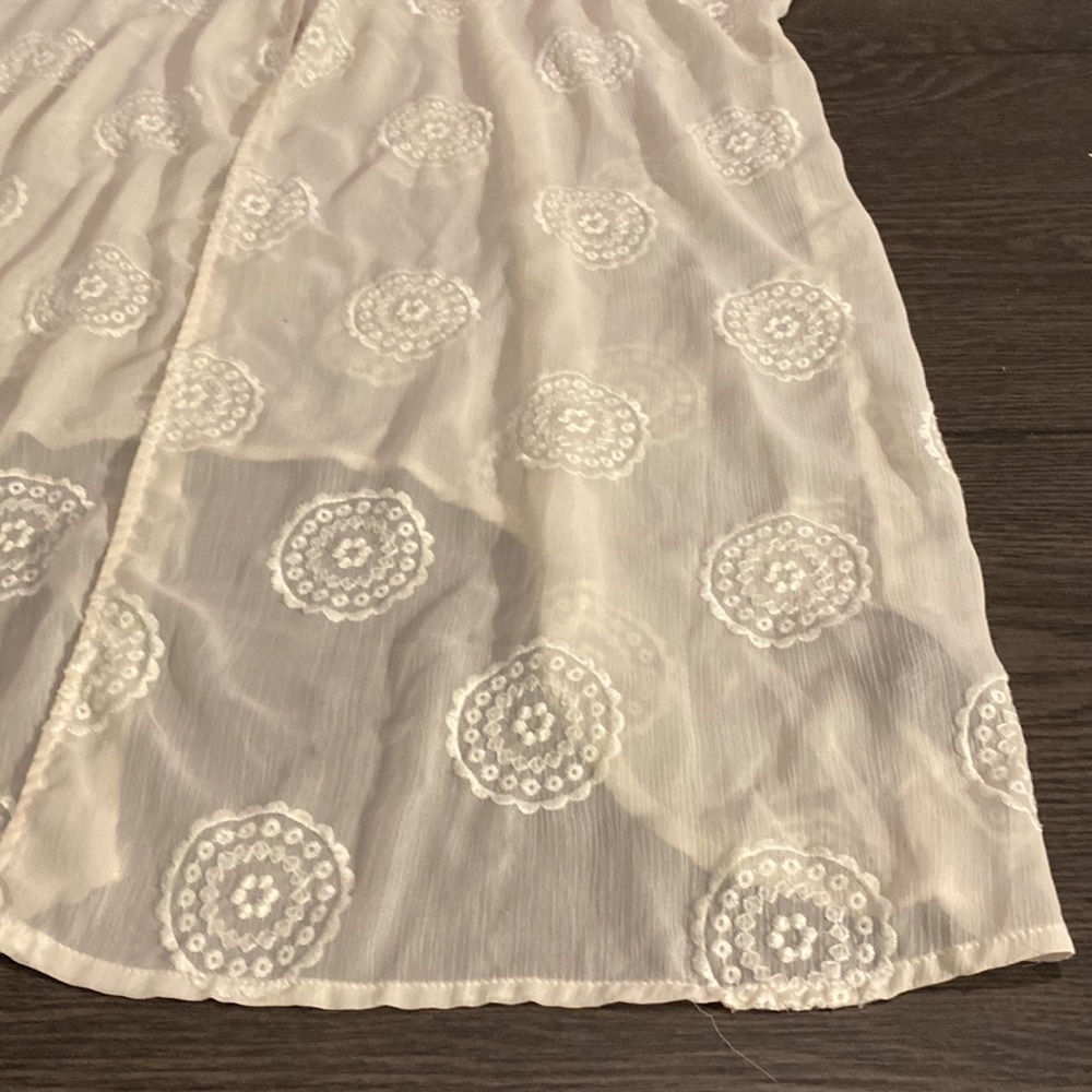 Knox Rose sheer cream kimono. Size S/M. Cute flower pattern. Off-white. - Picture 10 of 16